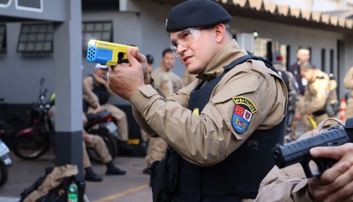  Polícia Militar do Paraná começa a utilizar Tasers em operações nas ruas